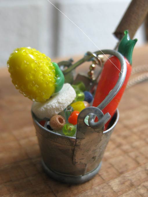 クリニャンクールで仕入れたパリのデッドストックアクセサリー