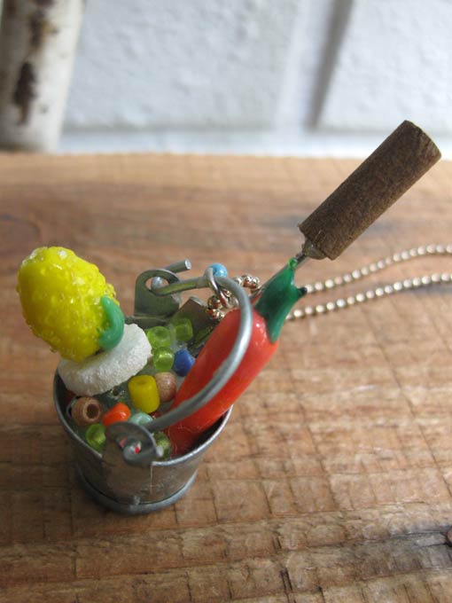 クリニャンクールで仕入れたパリのデッドストックアクセサリー