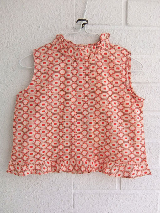 英国ブランド ロンドンブランド CARAMEL キャラメル Chilika Top, Kaleido Red プリントスタンドフリルノースリーブブラウス