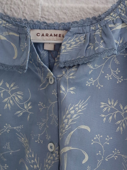 CARAMEL キャラメル Adikia Blouse, Wheat Print Crystal Blue プリントブラウス