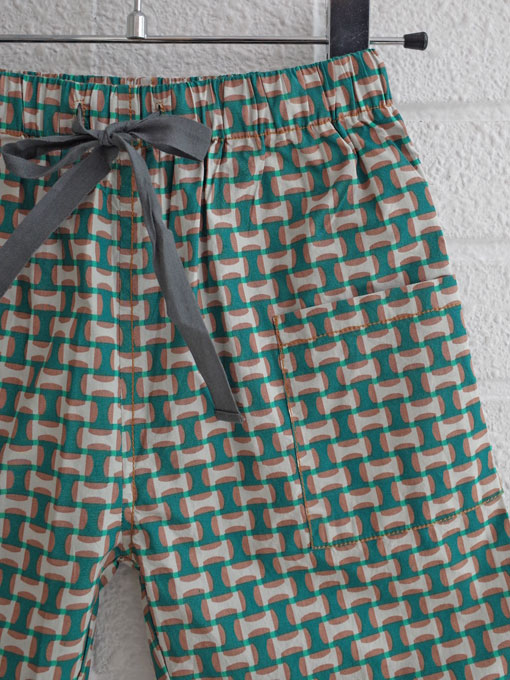 CARAMEL キャラメル caramel baby&child Cornel Trouser, Emerald Geo プリントコットンパンツ