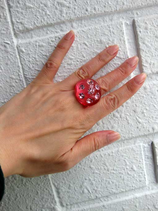 クリニャンクールで仕入れたパリのデッドストックアクセサリー