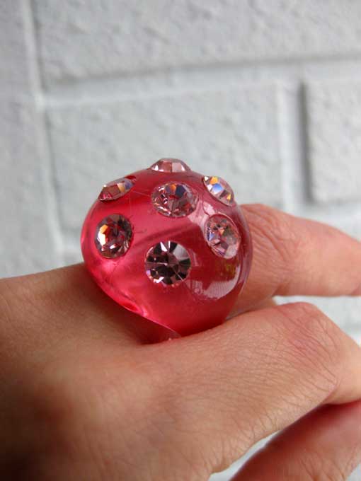 クリニャンクールで仕入れたパリのデッドストックアクセサリー