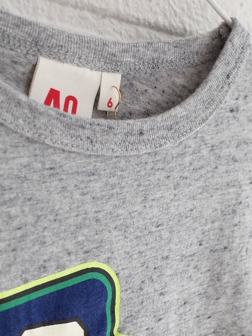 AO76　アメリカンアウトフィッターズ　ボーイズ　ロゴTシャツ