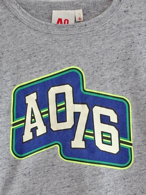 AO76　アメリカンアウトフィッターズ　ボーイズ　ロゴTシャツ