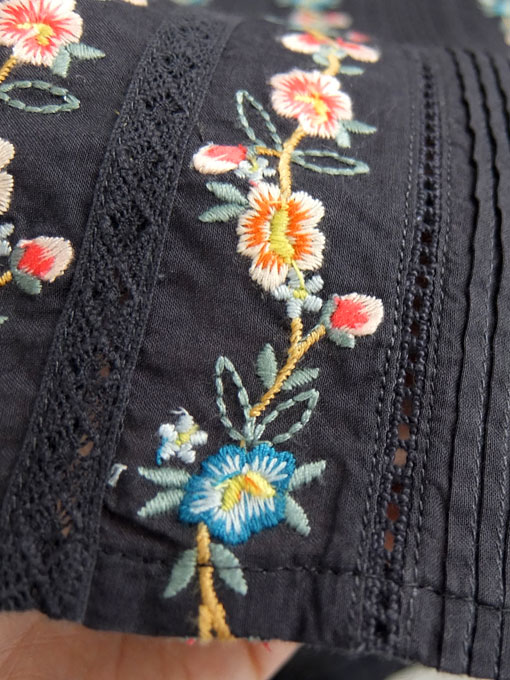 BONTON ボントン 刺繍フリルブラウス