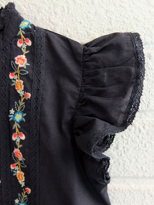 BONTON ボントン 刺繍フリルブラウス