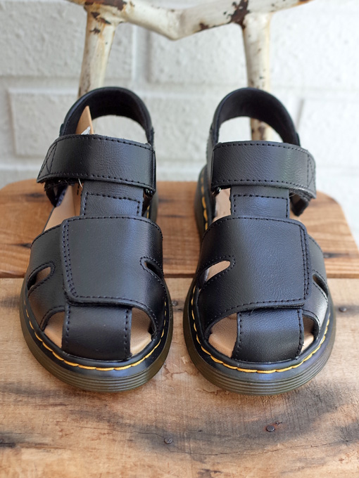 Dr. Martens　MOBY キッズサンダル
