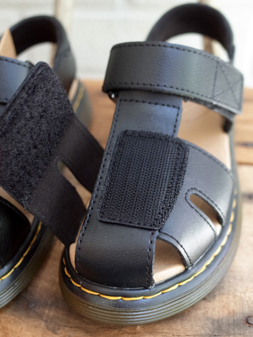 Dr. Martens　MOBY キッズサンダル