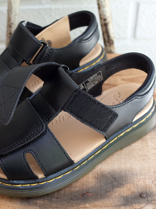 Dr. Martens　MOBY キッズサンダル