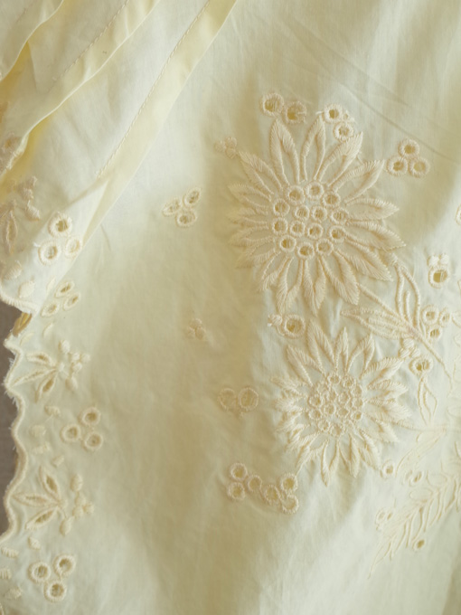 パリブランド　soeur　2022春夏コレクション　花刺繍ブラウス