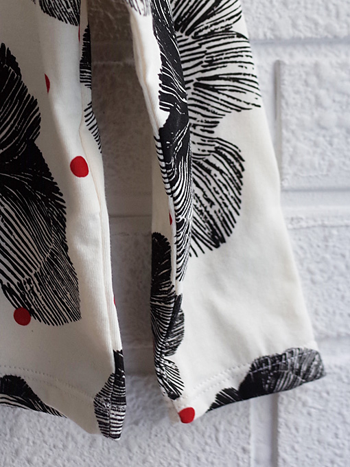 Little creative factory　リトルクリエイティブファクトリー　フラワープリント長袖Tシャツ