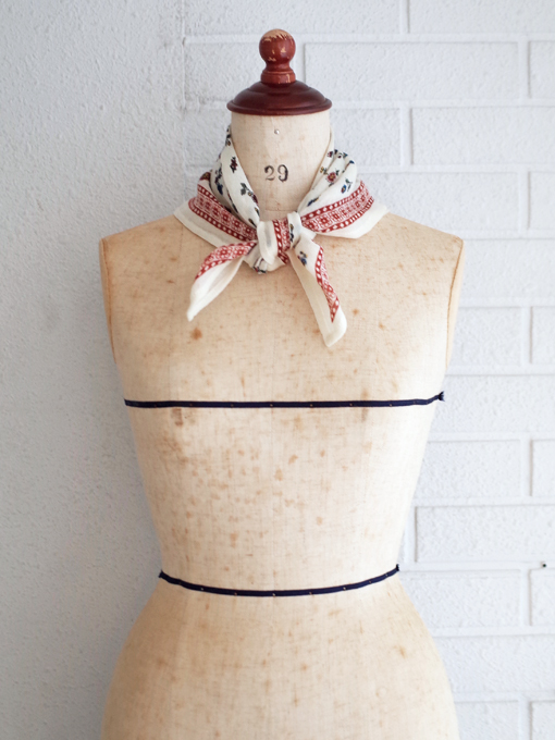 フランスブランド　emile et ida woman 　エミールエイダ　フラワープリントスカーフ