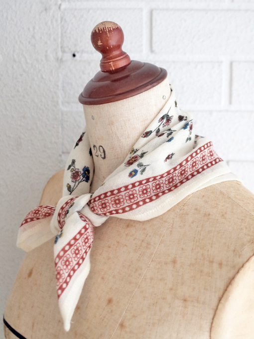 フランスブランド　emile et ida woman 　エミールエイダ　フラワープリントスカーフ