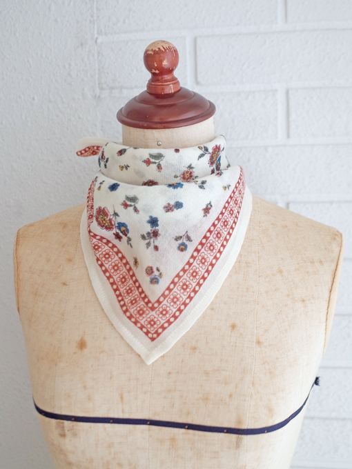 フランスブランド　emile et ida woman 　エミールエイダ　フラワープリントスカーフ