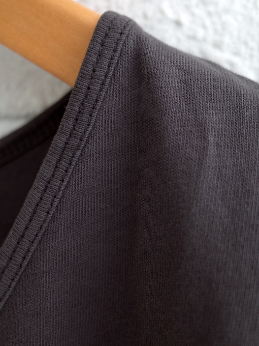 emile et ida woman エミールエイダ Asphalt organic cotton ruffled V-neck T-shirt オーガニックVネックTシャツ