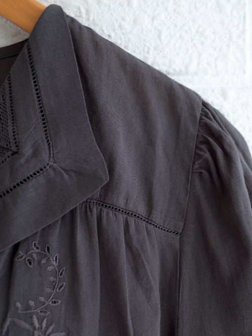 emile et ida woman　エミールエイダ　Vintage asphalt embroidered blouse　刺繍ブラウス