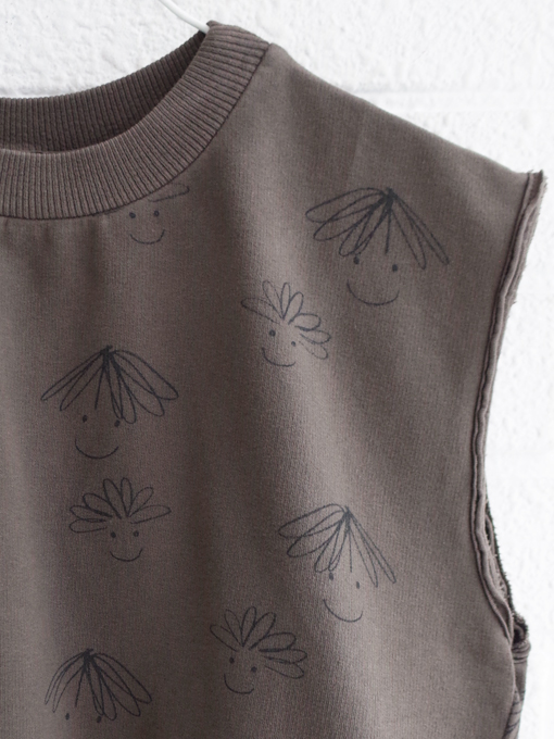 weekend house kids.　ウイークエンドハウスキッズ　Happy faces all over t-shirt　キッズノースリーブスウェットトップス
