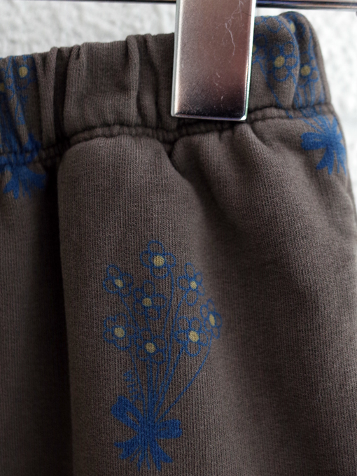 weekend house kids.　ウイークエンドハウスキッズ　Bouquet all over sweatpants　キッズスウェットパンツ