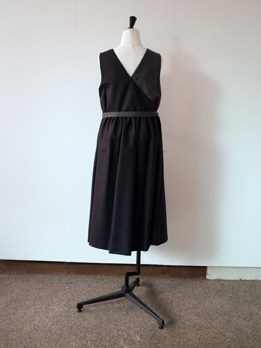 aulutin　ウール切替Vネックジャンパースカート