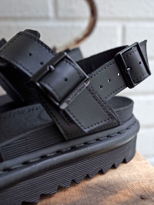 Dr. Martens ドクターマーチン VOSS ライトソールサンダル