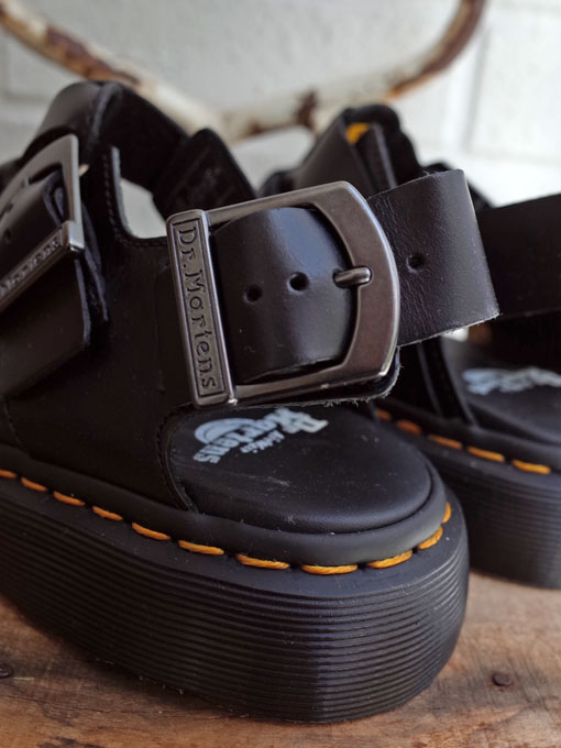 Dr.martens ドクターマーチン ZEBRILUS BLACK BRANDO マイルス スライドサンダル