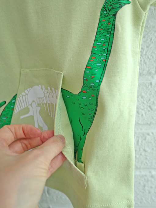 milk on the rocks ミルクオンザロックス T-Shirt X-Ray Dino