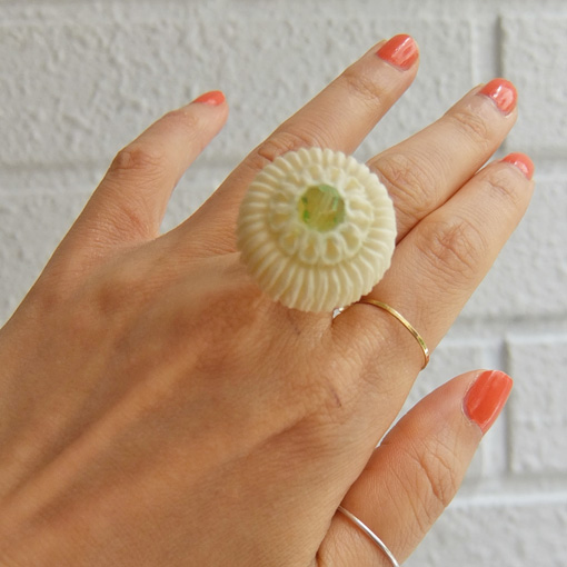 パリ蚤の市・クリニャンクール デッドストックアクセサリー お花リング