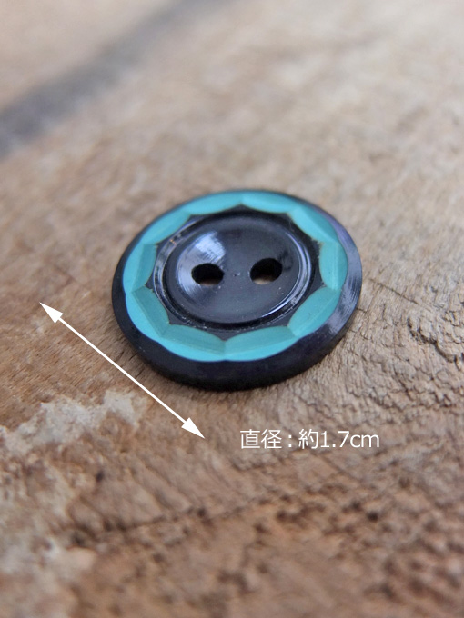 パリ蚤の市 クリニャンクールのデッドストックアクセサリー プラスティックバイカラーボタン